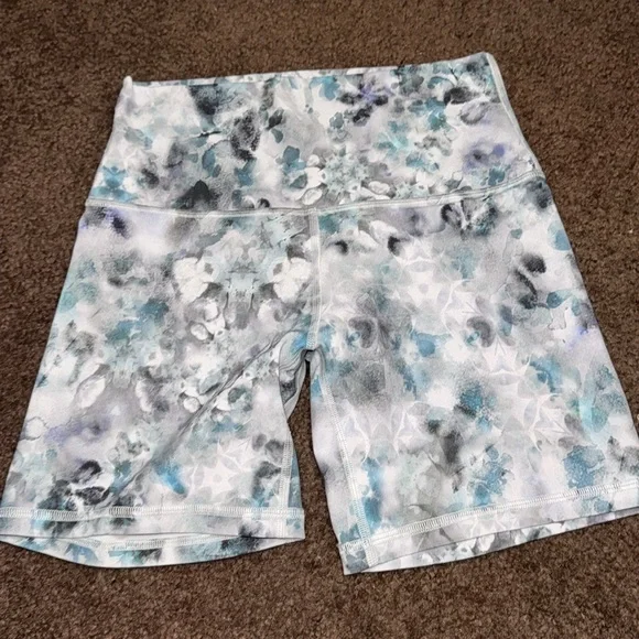 Lululemon shorts - Picture 5 of 7